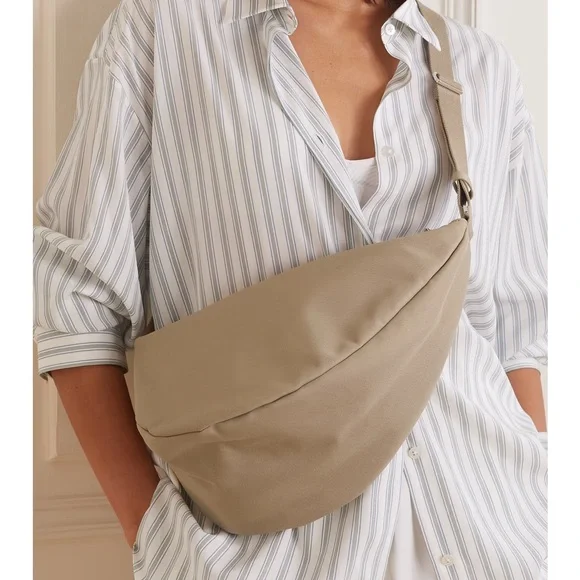 【直営・関税送料込】Slouchy Banana Two バ Slouchy Banana Bag Two Black in Nylon – The Row